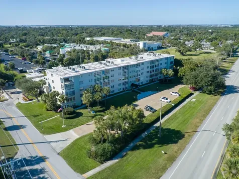 2333 Indian River Boulevard Vero Beach FL 32960