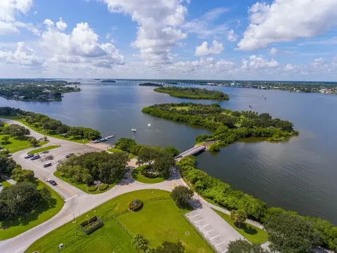 2333 Indian River Boulevard Vero Beach FL 32960