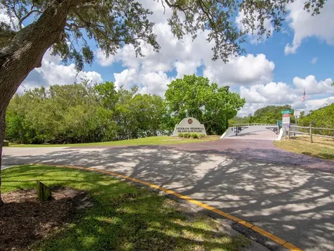 2333 Indian River Boulevard Vero Beach FL 32960