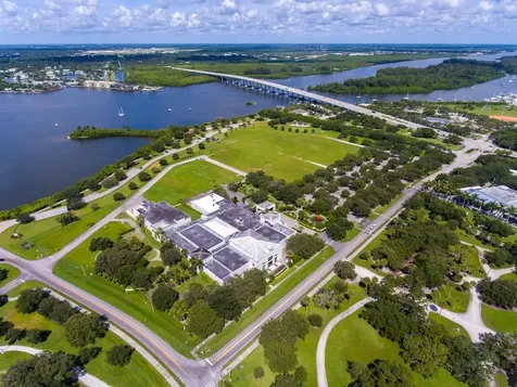 2333 Indian River Boulevard Vero Beach FL 32960