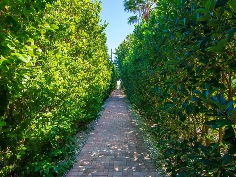 2225 Seaside Street Vero Beach FL 32963