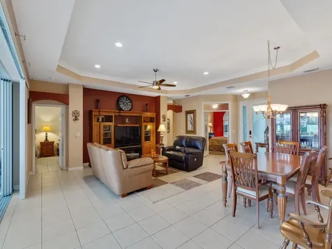 645 Kenwood Drive SW Vero Beach FL 32968