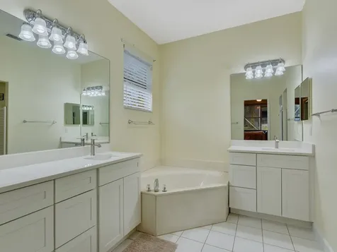 645 Kenwood Drive SW Vero Beach FL 32968
