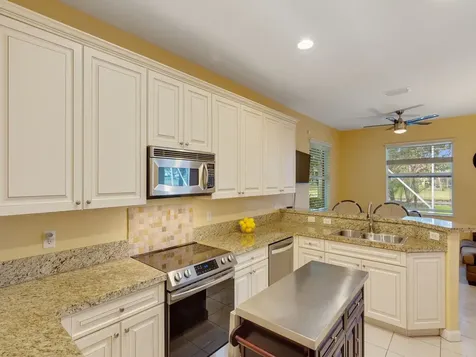 645 Kenwood Drive SW Vero Beach FL 32968