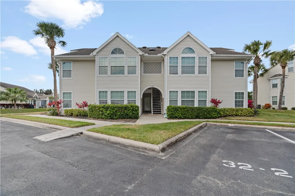1907 Aynsley Way Vero Beach FL 32966