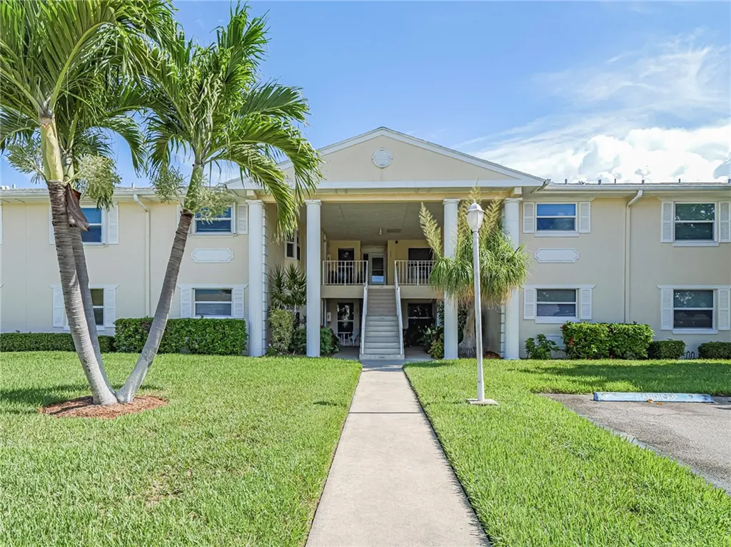 870 Lake Orchid Circle Vero Beach FL 32962