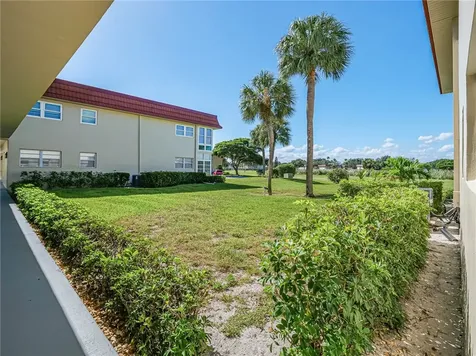 33 Pine Arbor Lane Vero Beach FL 32962