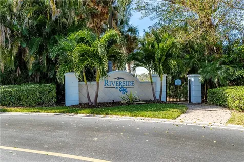 1433 W Island Club Square Vero Beach FL 32963