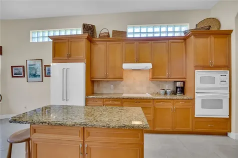1433 W Island Club Square Vero Beach FL 32963