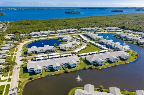 605 W Lake Jasmine Circle Vero Beach FL 32962