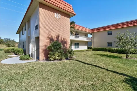 107 Spring Lake Court Vero Beach FL 32962