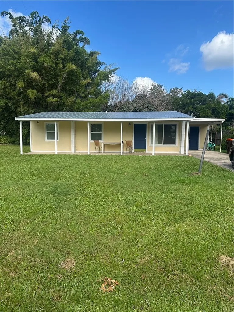 1571 4th Court Vero Beach FL 32960
