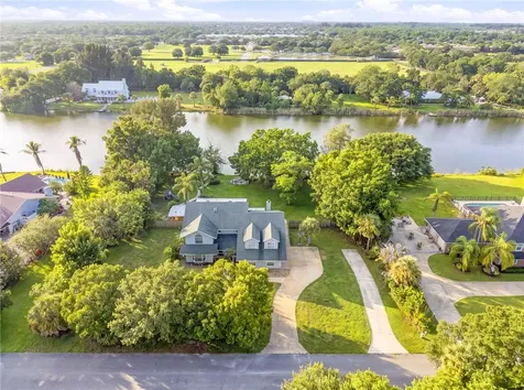 7451 16th Manor Vero Beach FL 32966