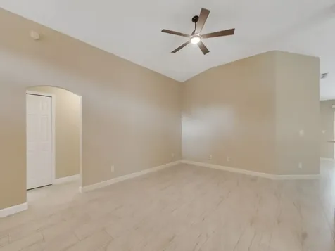962 E 13th Square Vero Beach FL 32960