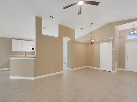962 E 13th Square Vero Beach FL 32960