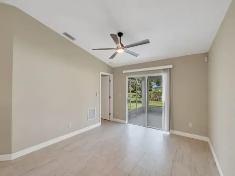 962 E 13th Square Vero Beach FL 32960
