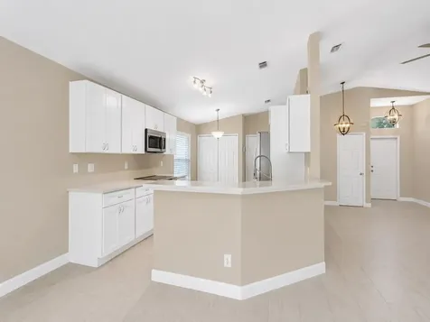 962 E 13th Square Vero Beach FL 32960