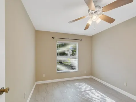 962 E 13th Square Vero Beach FL 32960