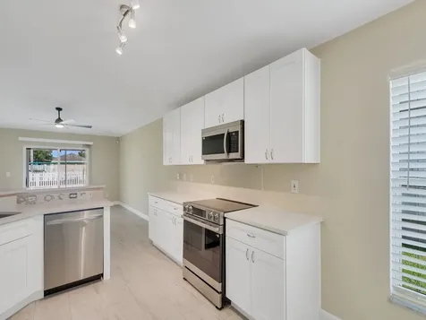 962 E 13th Square Vero Beach FL 32960