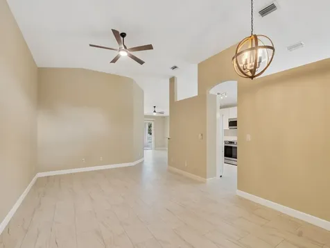 962 E 13th Square Vero Beach FL 32960