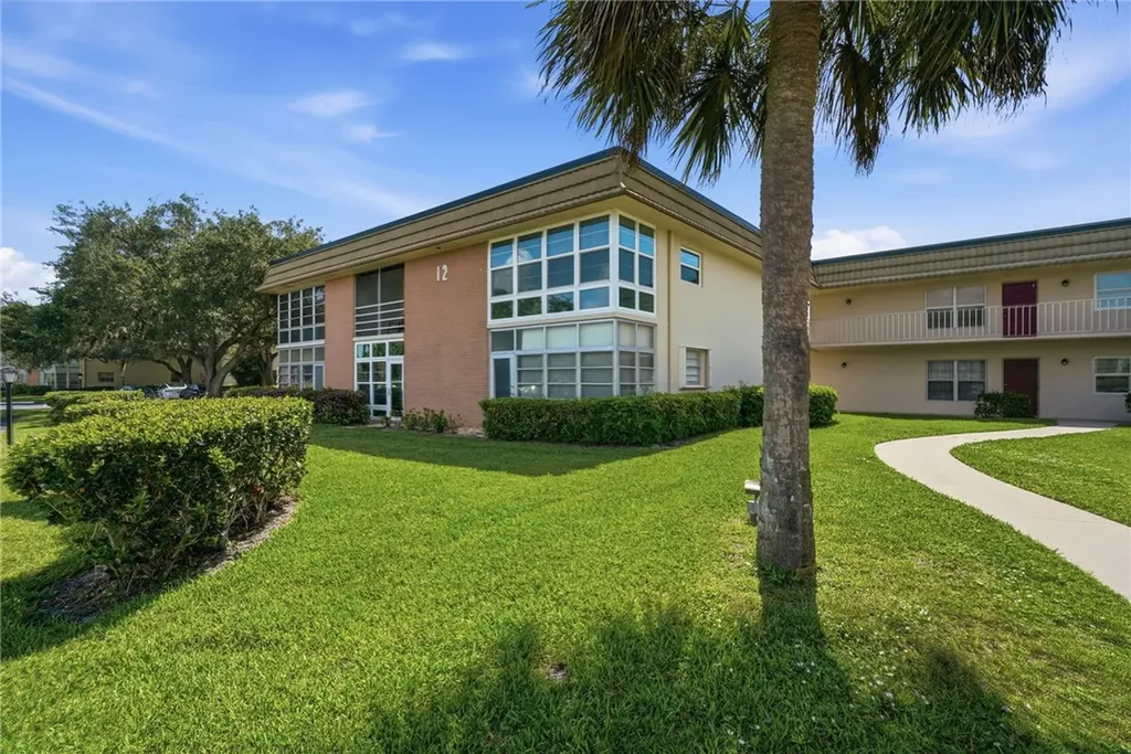 12 Vista Gardens Trail Vero Beach FL 32962