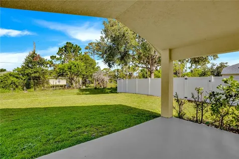 1635 16th Court SW Vero Beach FL 32962
