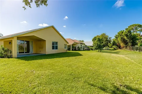 1635 16th Court SW Vero Beach FL 32962