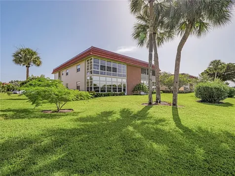 106 Spring Lake Court Vero Beach FL 32962
