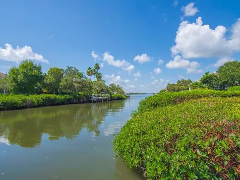253 Riverway Drive Vero Beach FL 32963