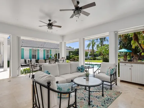 253 Riverway Drive Vero Beach FL 32963