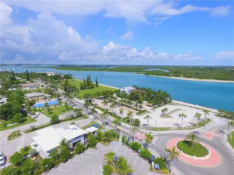 662 Granada Street Hutchinson Island FL 34949