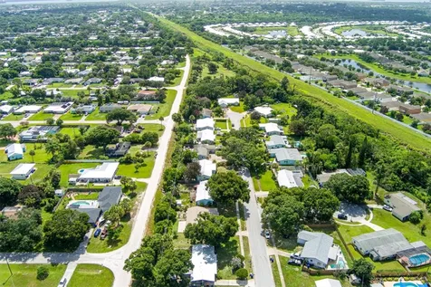 1956 1st Place SW Vero Beach FL 32962