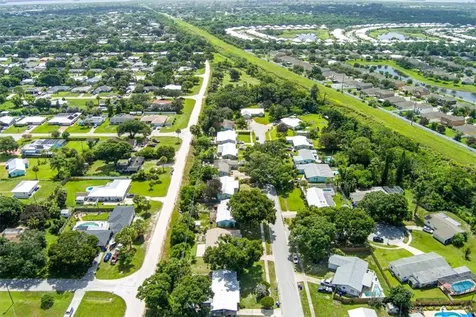 1956 1st Place SW Vero Beach FL 32962