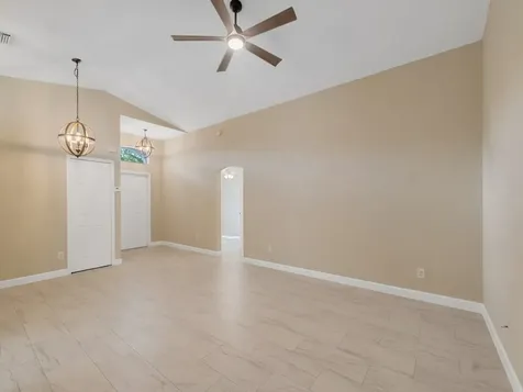 962 E 13th Square Vero Beach FL 32960