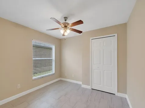 962 E 13th Square Vero Beach FL 32960