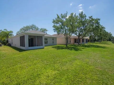 962 E 13th Square Vero Beach FL 32960