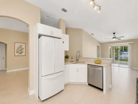 962 E 13th Square Vero Beach FL 32960