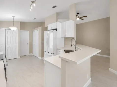 962 E 13th Square Vero Beach FL 32960