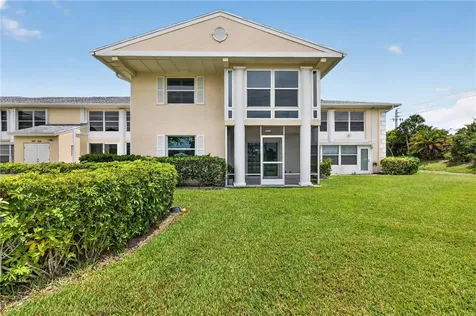 203 Grove Isle Circle Vero Beach FL 32962
