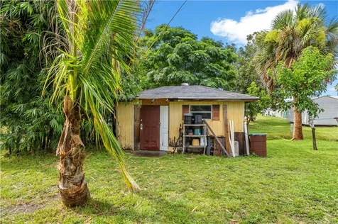 710 Rose Avenue Sebastian FL 32958