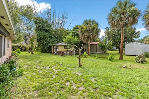710 Rose Avenue Sebastian FL 32958