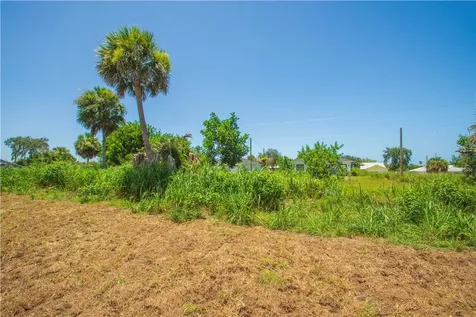 920 7th Street Vero Beach FL 32962