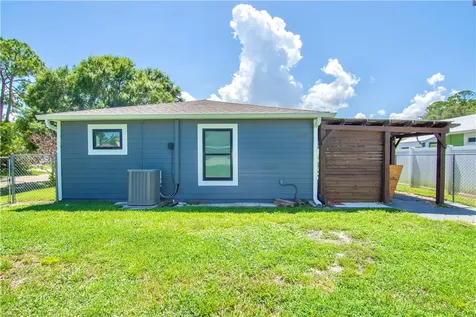 1190 12th Court SW Vero Beach FL 32962