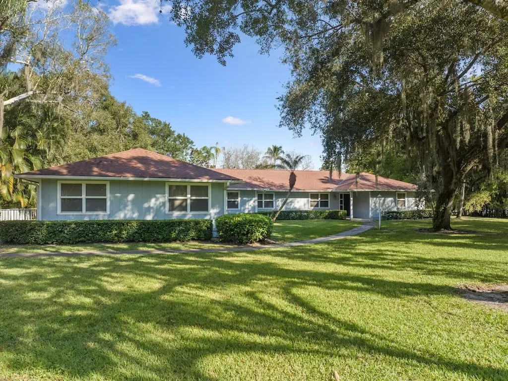 4790 16th Street Vero Beach FL 32966