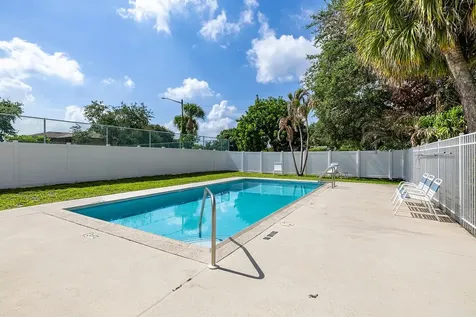 1542 N Lawnwood Circle Fort Pierce FL 34950