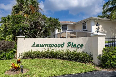 1542 N Lawnwood Circle Fort Pierce FL 34950