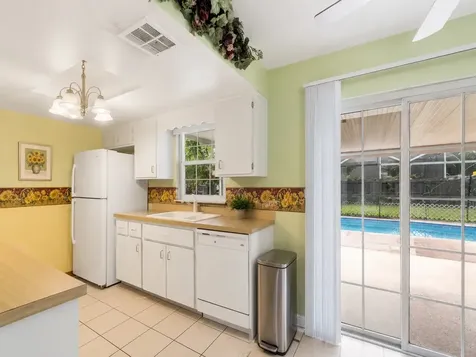 689 Caballero Avenue SE Palm Bay FL 32909