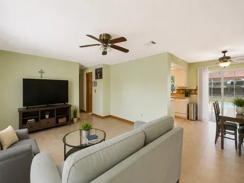 689 Caballero Avenue SE Palm Bay FL 32909