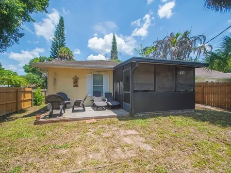 6055 7th Place Vero Beach FL 32968