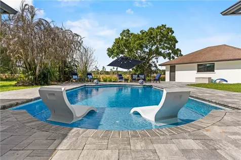 2525 4th Street Vero Beach FL 32962